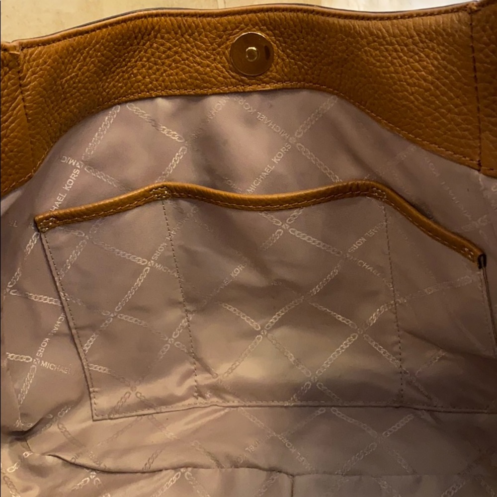 Michael Kors Fulton Large Hobo - Picture 8 of 10